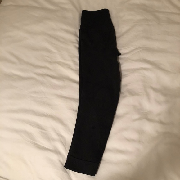 LULULEMON Zone In Seamless Crop Size 6 🍋 - Picture 5 of 6